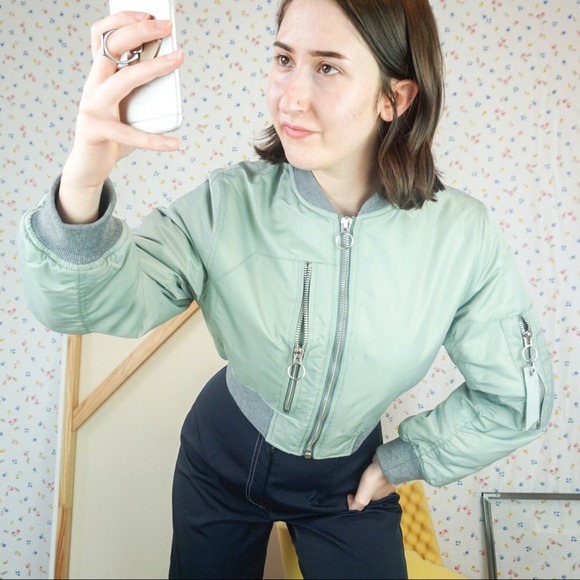 Cropped Puffer Bomber - Picture 2 of 8